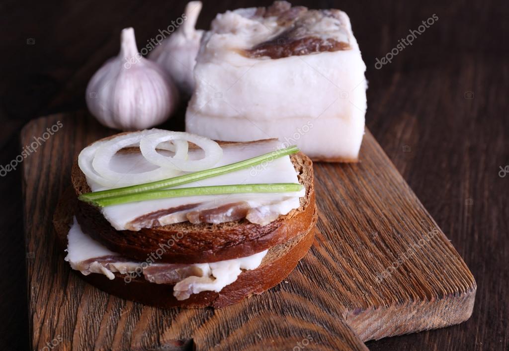 https://st2.depositphotos.com/1177973/7332/i/950/depositphotos_73325415-stock-photo-sandwiches-with-lard-and-garlic.jpg
