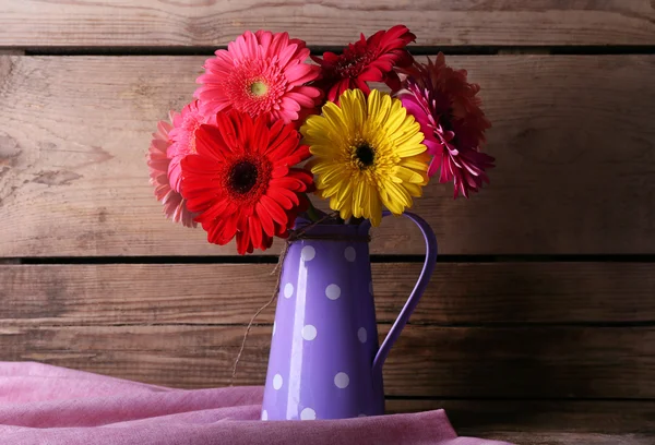 Krásné světlé gerbera květiny — Stock fotografie