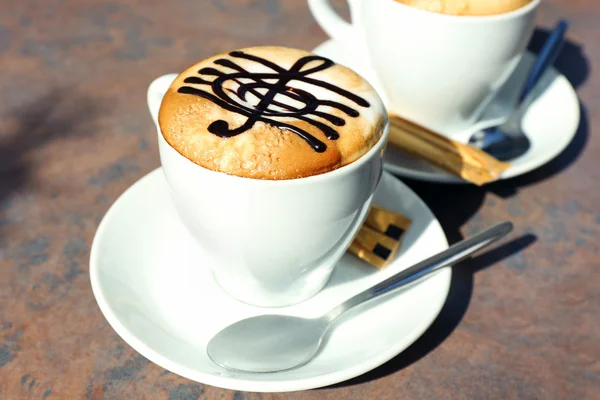 Copas de capuchino con clave de agudos — Foto de Stock