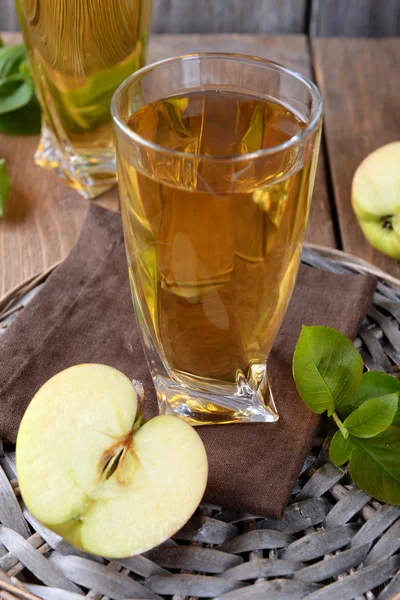 Glas äppeljuice — Stockfoto