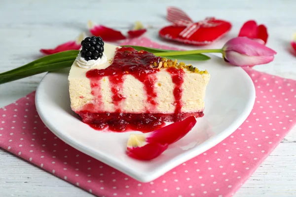 Tasty piece of cheesecake — Stock Photo, Image