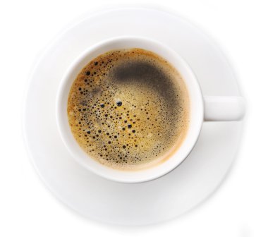 Beyaz üzerine izole edilmiş bir fincan kahve.