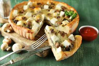 Peynir pasta mantar ile