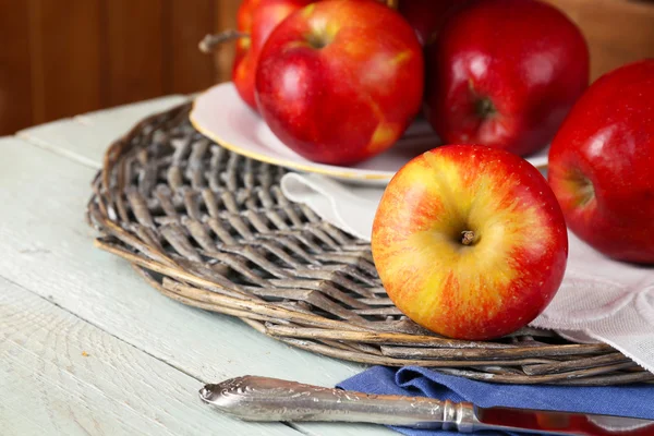 Tasty ripe apples — Stock Photo, Image