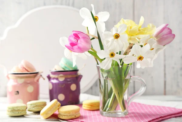 Spring bouquet in glass mug — Stock Photo, Image