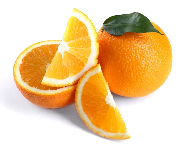 Rijp oranje geïsoleerd op wit — Stockfoto