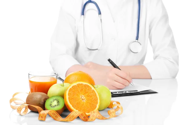 Nutricionista médico escribir plan de dieta, aislado en blanco — Foto de Stock