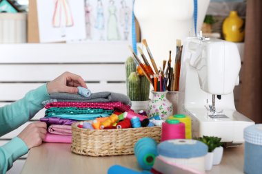 Terzi eller - iş akışı, yakın çekim