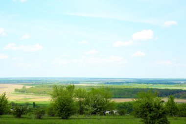 Kırsal mavi gökyüzü üzerinde güzel görünümü