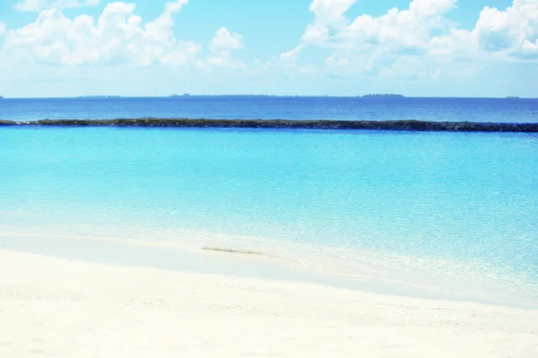아름 다운 푸른 바다 물 리조트 보기 — 스톡 사진