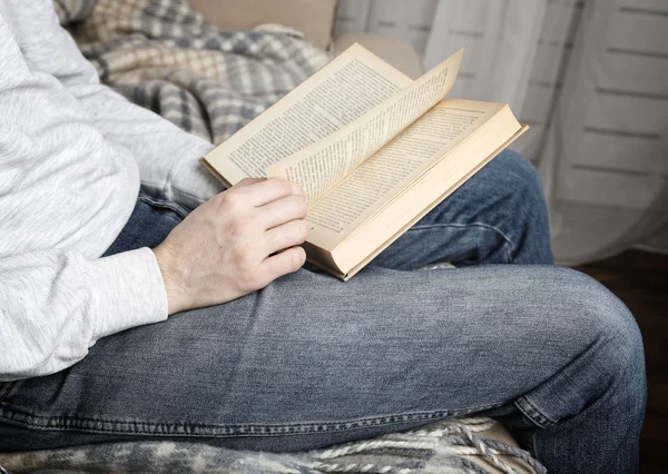 Young man reading book — Stock Photo, Image