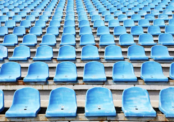 Asientos azules vacíos en el estadio — Foto de Stock
