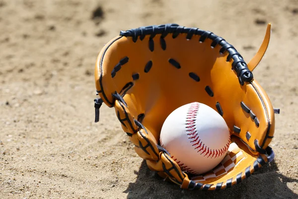 Baseball ball and glove — Stock Photo, Image