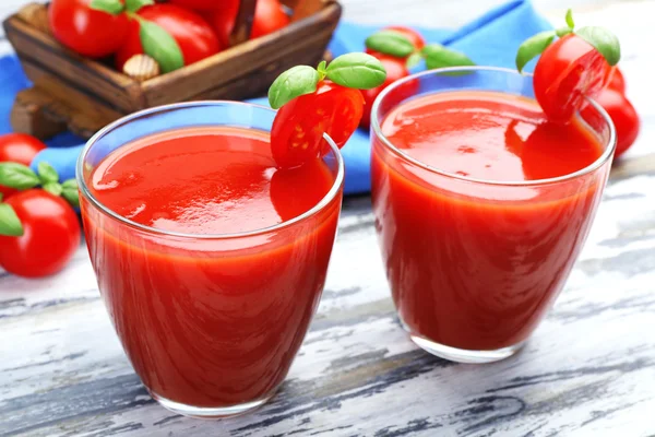 番茄汁，蔬菜的眼镜 — 图库照片