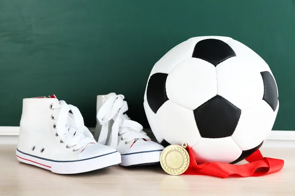 Sport shoes, soccer ball and golden medal — Stock Photo, Image