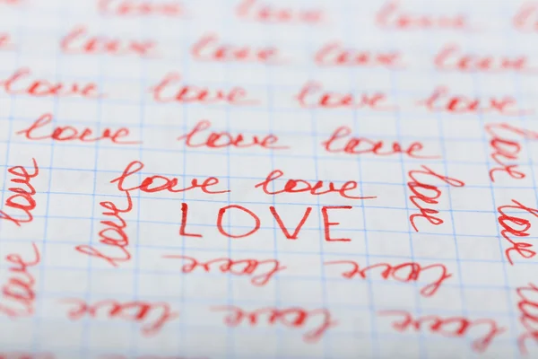 Λέξεις αγάπη γραμμένη σε φύλλο χαρτιού — Φωτογραφία Αρχείου