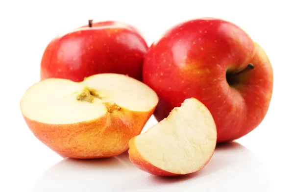 Manzana en rodajas aislada en blanco — Foto de Stock