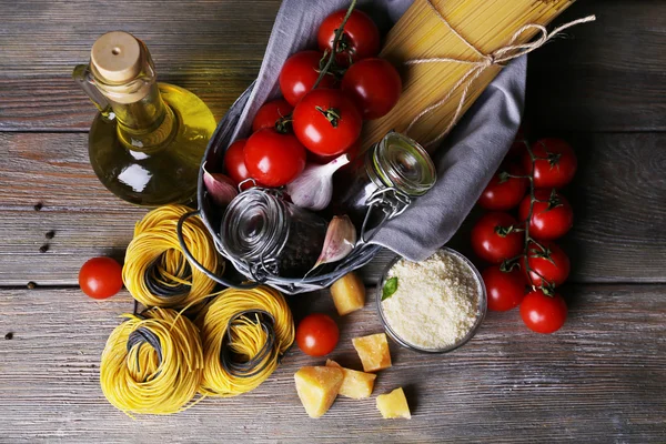 Pasta with cherry tomatoes — Stock Photo, Image