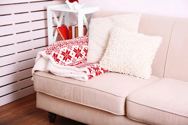 モダンな客室で快適なソファ、室内 — ストック写真