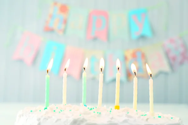 Pastel de cumpleaños con velas —  Fotos de Stock