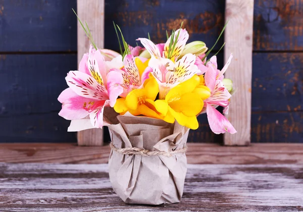 Lindas flores em vaso — Fotografia de Stock