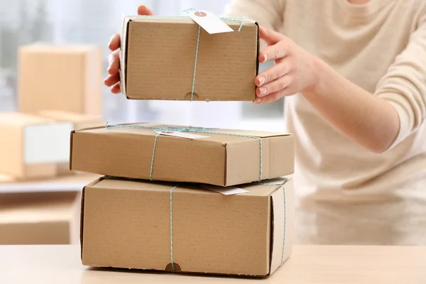 Woman gives parcel in post office — Stock Photo, Image