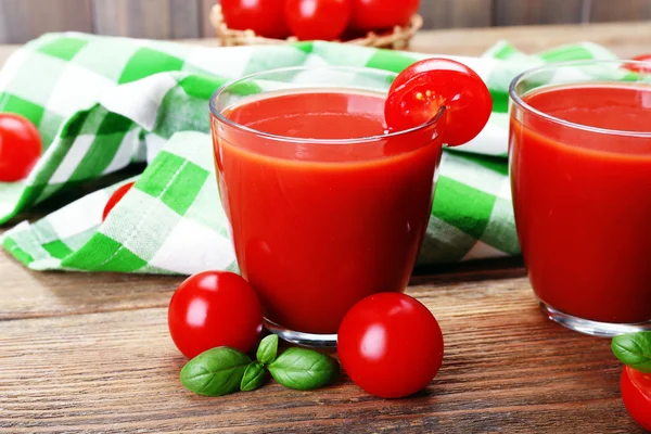 Vasos de jugo de tomate —  Fotos de Stock