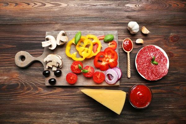Ingredienti per cucinare la pizza — Foto Stock
