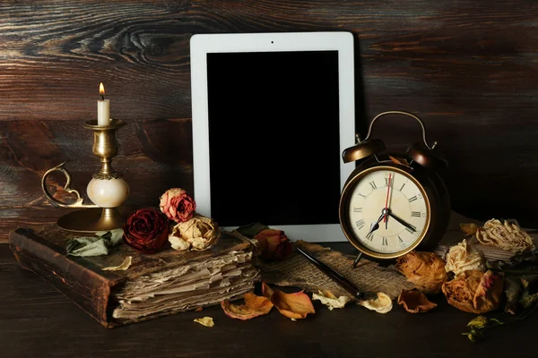 Ancient things and tablet on wooden background — Stock Photo, Image