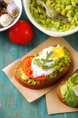 Yumurta ile lezzetli sandviç