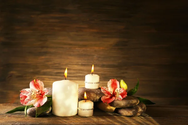 Nádherná skladba se svíčkami — Stock fotografie