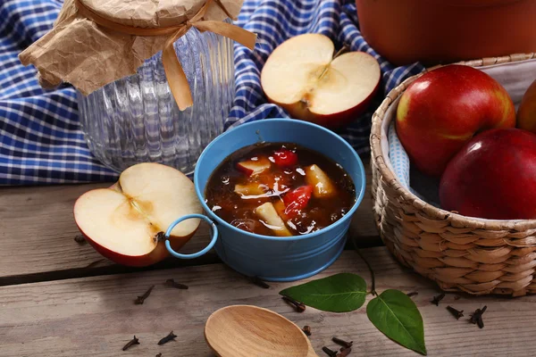 Apple jam and fresh red apples — Stock Photo, Image