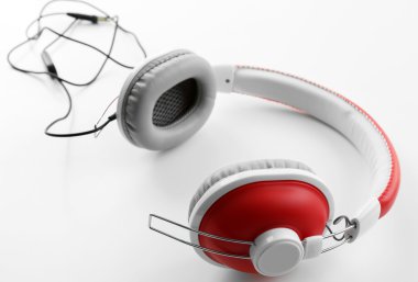 Kulaklıklar beyaza izole edildi