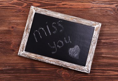 Yazıt Bayan sana yazı tahtası ahşap arka plan üzerinde