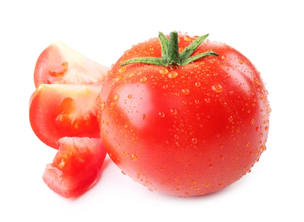 Beyaz izole damlacıkları ile taze domates — Stok fotoğraf
