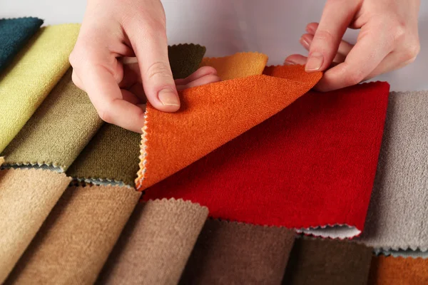 Woman chooses scraps of colored tissue on table close up — Stock Photo, Image