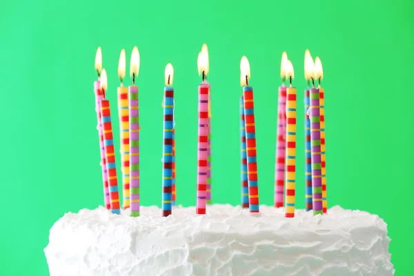 Bolo de aniversário com velas — Fotografia de Stock