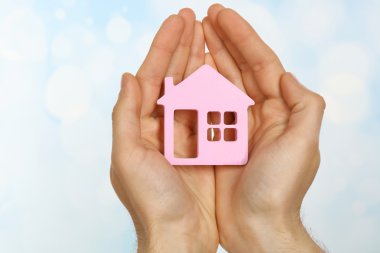 ışık arka plan bulanık ev tutan eller