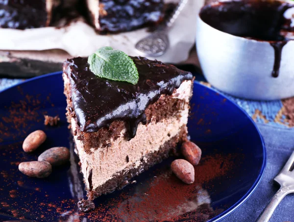 Delicious chocolate cake with icing in plate on table, closeup — Stock Photo, Image