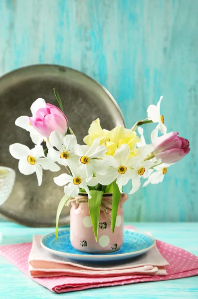 Spring bouquet in vase on color wooden background — Stock Photo, Image