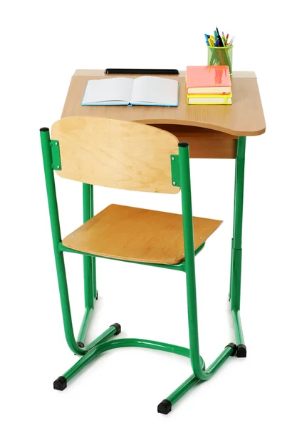 Bureau en bois avec papeterie et chaise isolé sur blanc — Photo