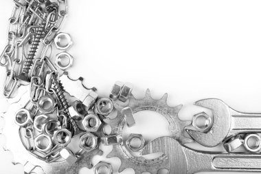 beyaz izole vida çerçeve, fındık ve yuvalı eğri somun anahtarları