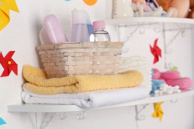 raflar yakın çekim üzerinde bebek aksesuarları