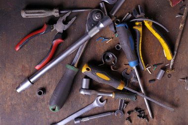 Garaj işyerinde farklı araçları