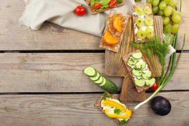 Natürmort vejetaryen sandviç ahşap tablo