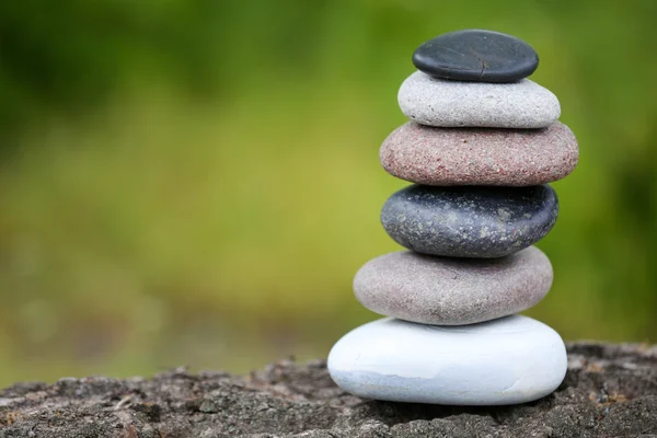 Zen-Steine balancieren Wellness im Freien — Stockfoto