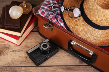 bavul gezi ahşap arka plan için paketleme