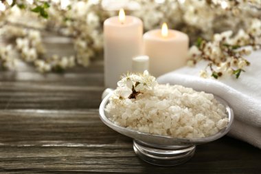 Çiçekli dallar ile Spa natürmort