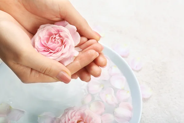 Female hands with bowl of aroma spa water on table, closeup — Stock Photo, Image