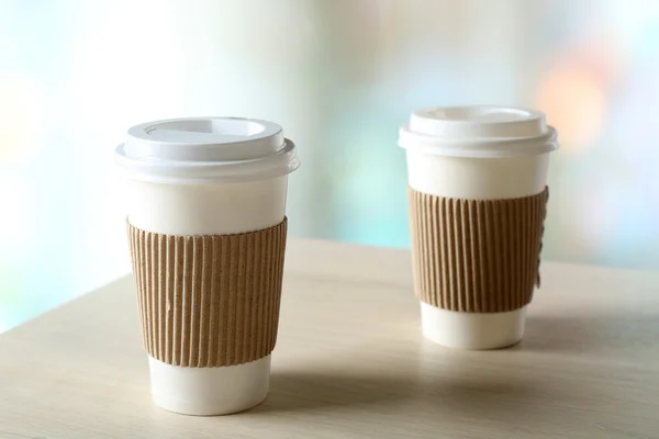 Паперові чашки кави — стокове фото